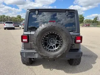 Jeep Wrangler Unlimited 2018 4x4 Sport SUV de 4 puertas (lanzamiento de medidos de año)