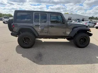 Jeep Wrangler Unlimited 2018 4x4 Sport SUV de 4 puertas (lanzamiento de medidos de año)