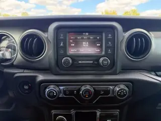 Jeep Wrangler Unlimited 2018 4x4 Sport SUV de 4 puertas (lanzamiento de medidos de año)