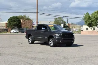 RAM 1500 Limited 4x4 Cabina Extendida 4x4 5'7" Caja