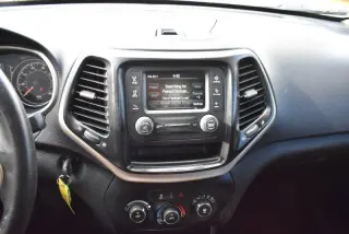 Jeep Cherokee 4WD 4dr Sport 2015