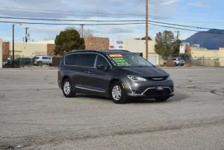 Chrysler Pacifica Touring L Tracción delantera 2020