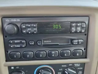 Ford F-150 2000 2dr XLT 4WD Standard Cab LB