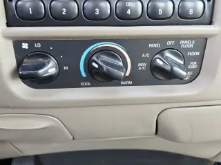 Ford F-150 2000 2dr XLT 4WD Standard Cab LB