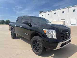 Nissan Titan 2021 4x4 SV 4dr Crew Cab 5.6 ft. SB
