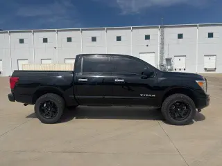 Nissan Titan 2021 4x4 SV 4dr Crew Cab 5.6 ft. SB
