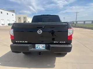 Nissan Titan 2021 4x4 SV 4dr Crew Cab 5.6 ft. SB