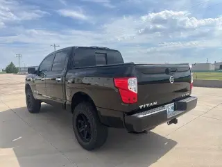 Nissan Titan 2021 4x4 SV 4dr Crew Cab 5.6 ft. SB