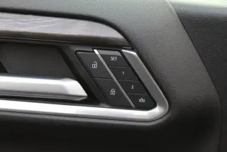 Chevrolet Silverado 1500 2023 4x4 LTZ 4p Cab de Tripulación 5.8 ft. CB