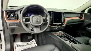 Volvo XC60 2024 AWD B5 Plus Tema Oscuro 4p SUV