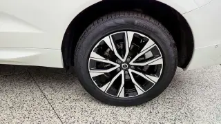 Volvo XC60 2024 AWD B5 Plus Tema Oscuro 4p SUV