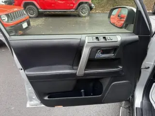 Toyota 4Runner 2018 4x4 SR5 4dr SUV