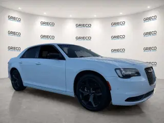 Chrysler 300 2023 Touring 4dr Sedán