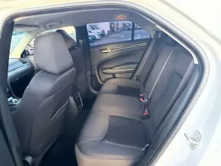 Chrysler 300 2023 Touring 4dr Sedán