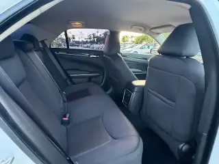 Chrysler 300 2023 Touring 4dr Sedán
