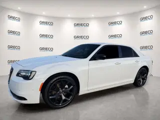 Chrysler 300 2023 Touring 4dr Sedán