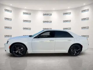 Chrysler 300 2023 Touring 4dr Sedán