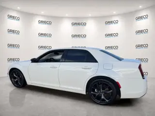 Chrysler 300 2023 Touring 4dr Sedán