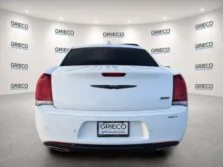 Chrysler 300 2023 Touring 4dr Sedán