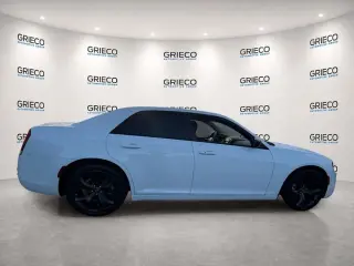 Chrysler 300 2023 Touring 4dr Sedán