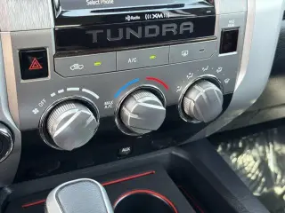 Toyota Tundra 2019 4x4 SR5 4dr CrewMax Cab Pickup SB (5.7L V8)
