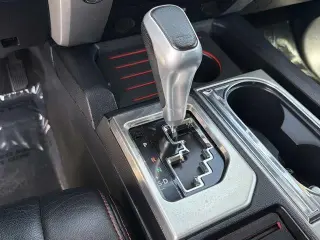 Toyota Tundra 2019 4x4 SR5 4dr CrewMax Cab Pickup SB (5.7L V8)