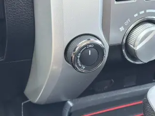 Toyota Tundra 2019 4x4 SR5 4dr CrewMax Cab Pickup SB (5.7L V8)