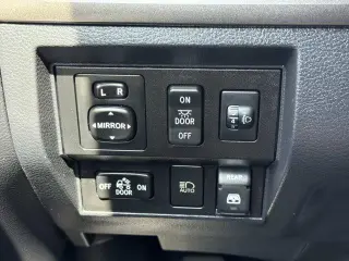 Toyota Tundra 2019 4x4 SR5 4dr CrewMax Cab Pickup SB (5.7L V8)