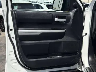 Toyota Tundra 2019 4x4 SR5 4dr CrewMax Cab Pickup SB (5.7L V8)
