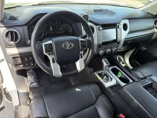 Toyota Tundra 2019 4x4 SR5 4dr CrewMax Cab Pickup SB (5.7L V8)
