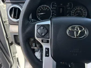Toyota Tundra 2019 4x4 SR5 4dr CrewMax Cab Pickup SB (5.7L V8)