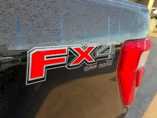 Ford F-150 2023 4x4 XL 4dr SuperCrew 5.5 ft. SB