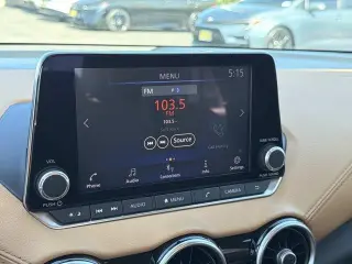 Sedán Nissan Sentra 2021 SV de 4 puertas