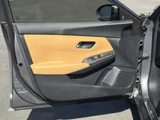 Sedán Nissan Sentra 2021 SV de 4 puertas