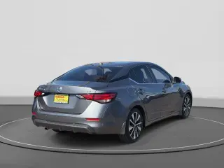 Sedán Nissan Sentra 2021 SV de 4 puertas