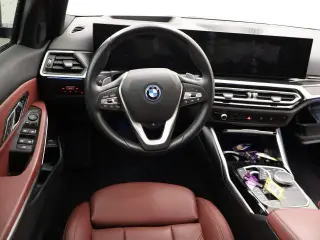 BMW Serie 3 2023 4x4 330e xDrive Sedán 4p.