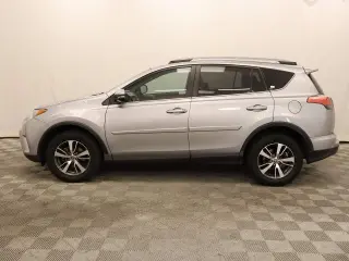 Toyota RAV4 2017 XLE SUV de 4 puertas