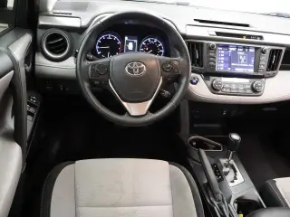 Toyota RAV4 2017 XLE SUV de 4 puertas