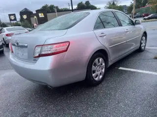 Toyota Camry Hybrid 2011