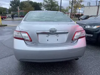 Toyota Camry Hybrid 2011