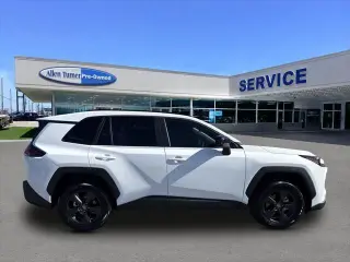 Toyota RAV4 2026 LE 4p SUV