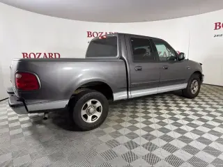 Ford F-150 2002 4dr SuperCrew XLT 2WD Styleside SB