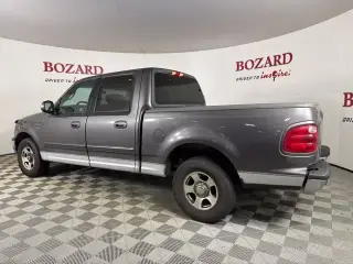 Ford F-150 2002 4dr SuperCrew XLT 2WD Styleside SB