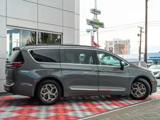 Chrysler Pacifica 2023 Limited 4dr Mini-Van