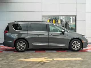Chrysler Pacifica 2023 Limited 4dr Mini-Van