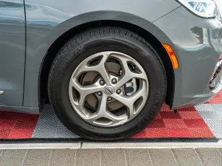 Chrysler Pacifica 2023 Limited 4dr Mini-Van