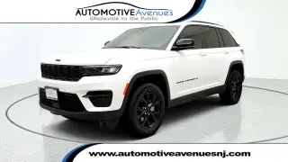 Jeep Grand Cherokee 2025 4x4 Laredo 4dr SUV