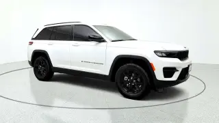Jeep Grand Cherokee 2025 4x4 Laredo 4dr SUV