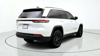 Jeep Grand Cherokee 2025 4x4 Laredo 4dr SUV