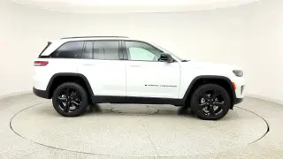 Jeep Grand Cherokee 2025 4x4 Laredo SUV 4p